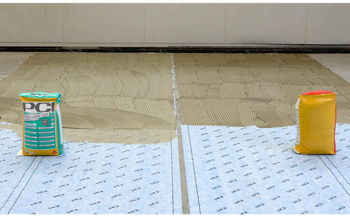 Live-Demonstration belegt doppelte Reichweite von PCI Flexmörtel Light